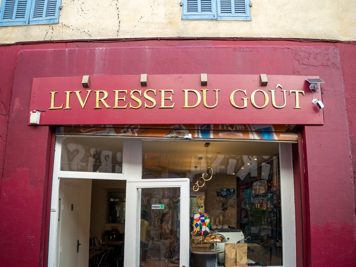 La façade et l'entrée de Livresse du Goût, rue Bussy l'Indien